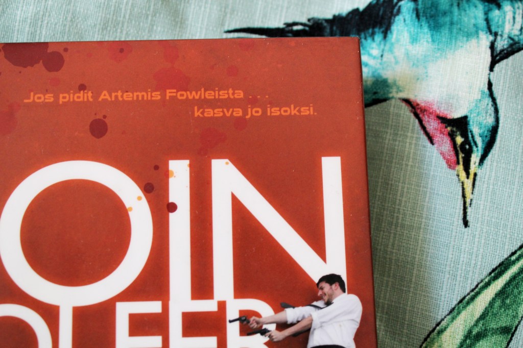 Eoin Colfer: Hiuskarvan&nbsp;varassa