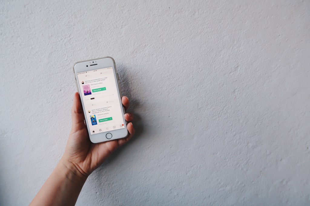 Otin Goodreadsin aktiiviseen käyttöön – näin siinä&nbsp;kävi