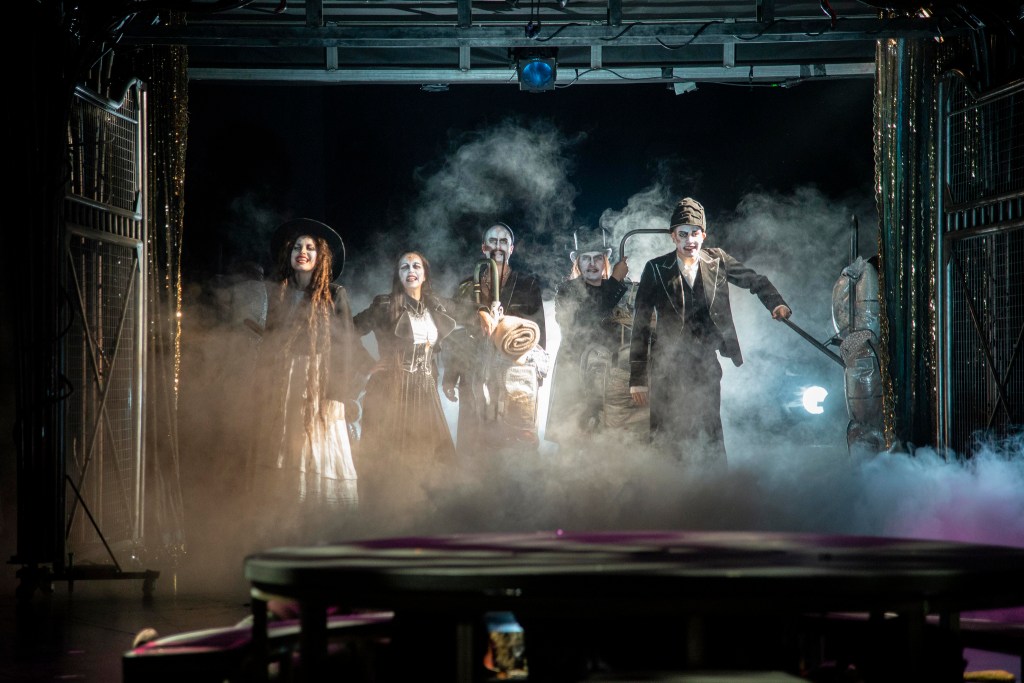 Teatterissa: Musta Saara