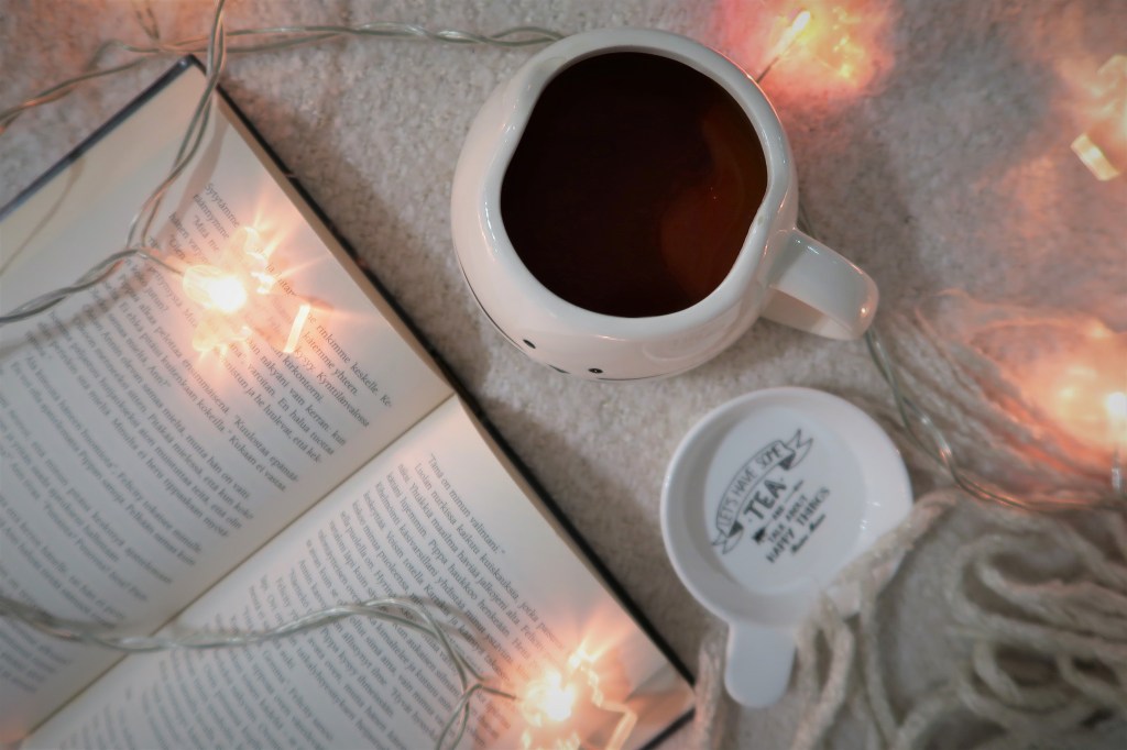 Lukemista pimenevään syysiltaan: Scrabblea, viskiä ja vieraiden ruutujen&nbsp;tuijottelua