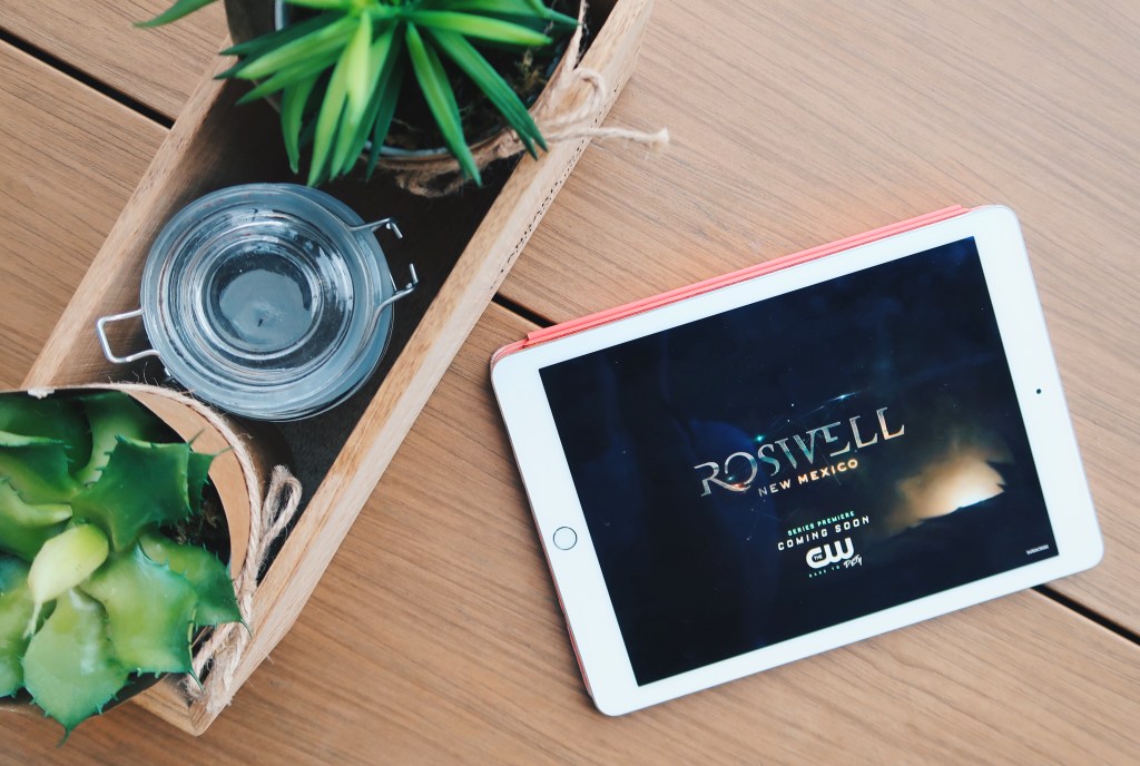 Kirjafriikin keväiset Netflix-(ja vähän&nbsp;muutkin)-vinkit