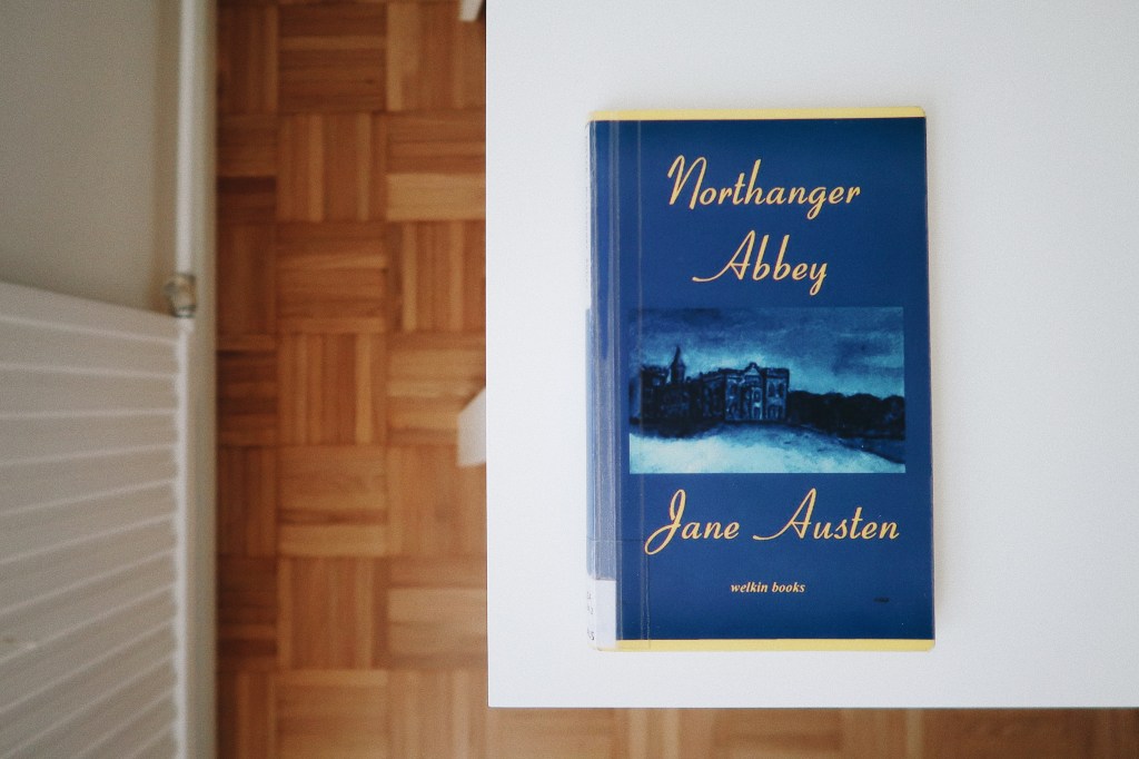Heikosti iskevää satiiria – Jane Austen: Northanger Abbey eli Neito vanhassa&nbsp;linnassa