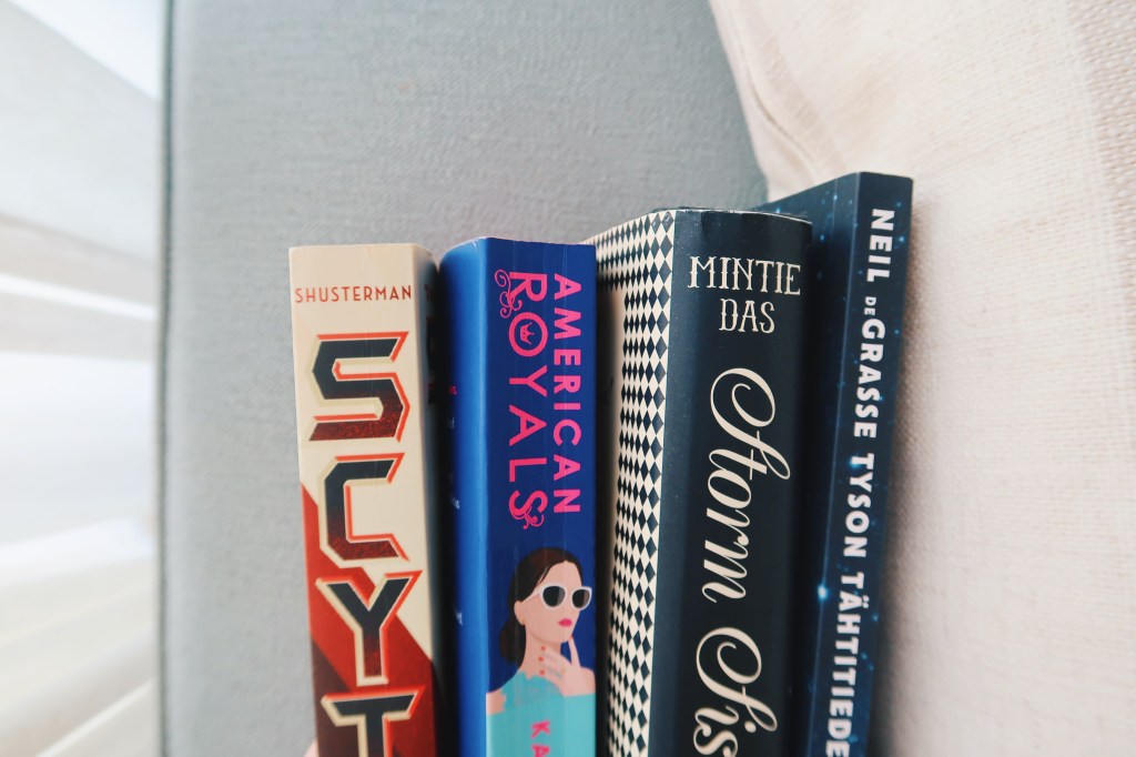 Kaikki kirjat, jotka luin häämatkallamme  – eli kuusi miniarviota (ja muutama&nbsp;matkakuva!)