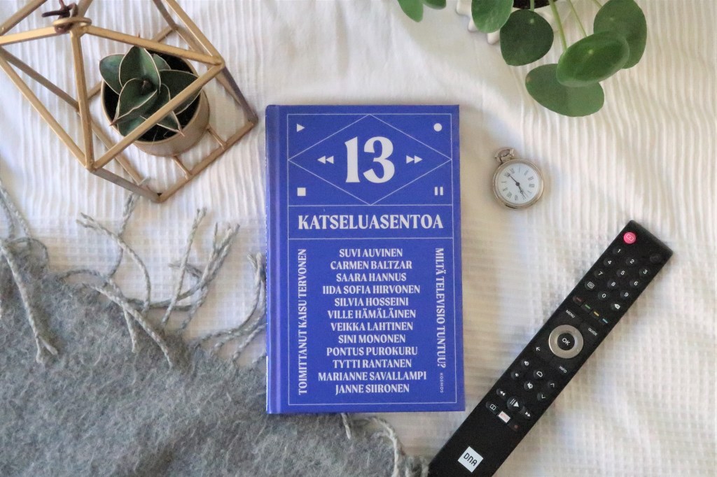 Me totisesti tarvitsemme lisää tekstejä televisiosta! – 13 katseluasentoa