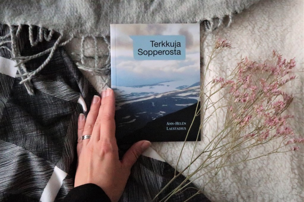 Miksi kirjan kannellakin on väliä? – Ann-Helén Laestadius: Terkkuja&nbsp;Sopperosta