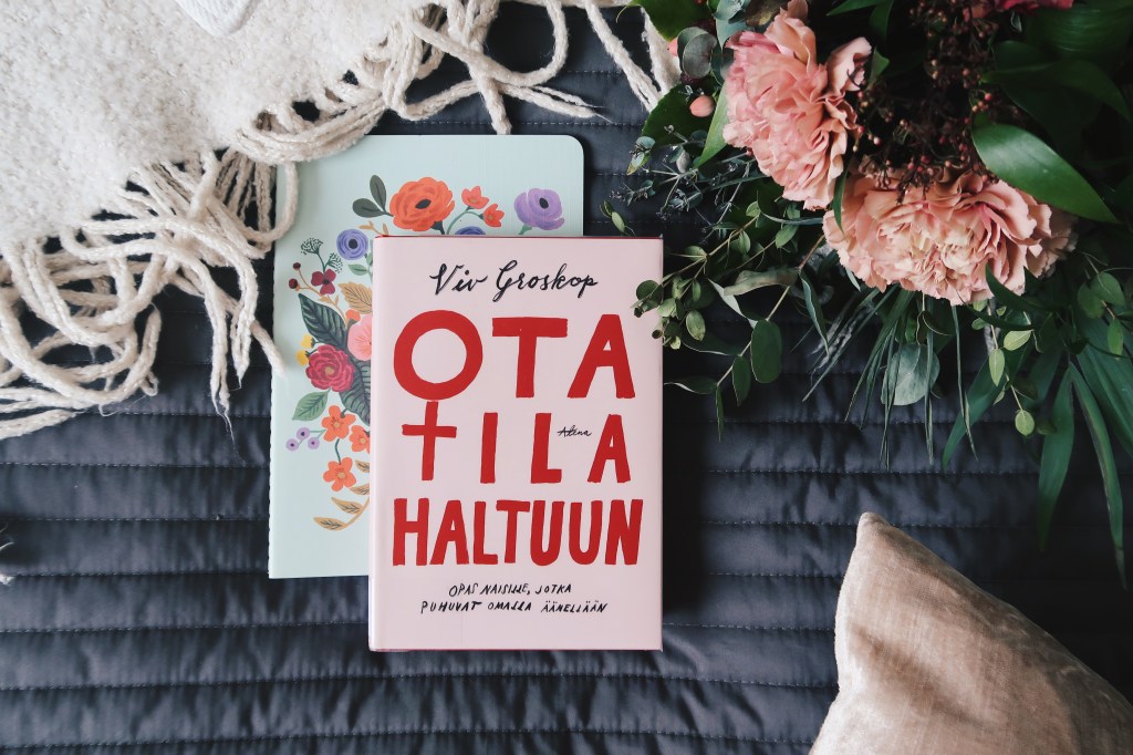 Miten oppia hyväksi julkiseksi puhujaksi? – Viv Groskop: Ota tila haltuun – Opas naisille, jotka puhuvat omalla&nbsp;äänellään