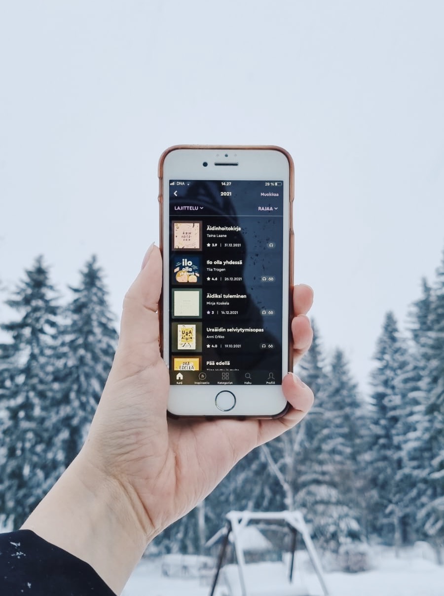 Suuri elämänmuutos muokkasi kirjalistoja – luin ja kuuntelin yhteensä 76 kirjaa vuonna&nbsp;2021